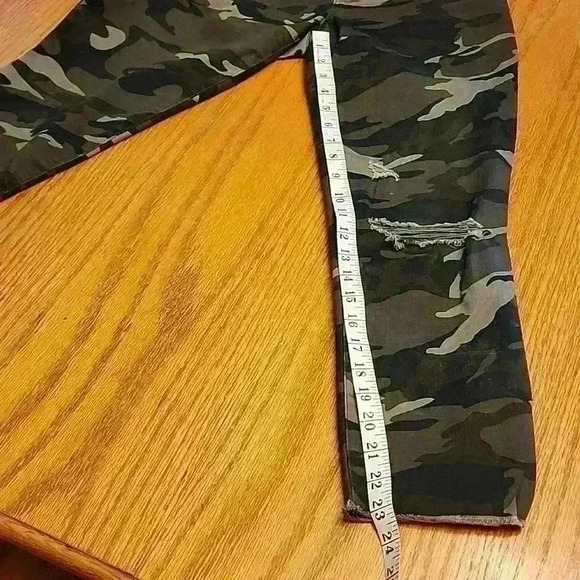 Distressed Rewash Brand Camo Pants - Picture 9 of 10